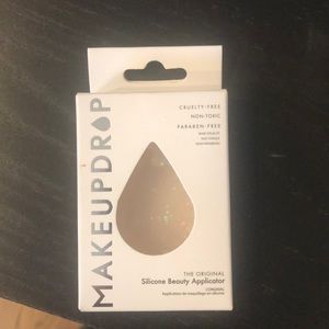 Silicone makeup sponge